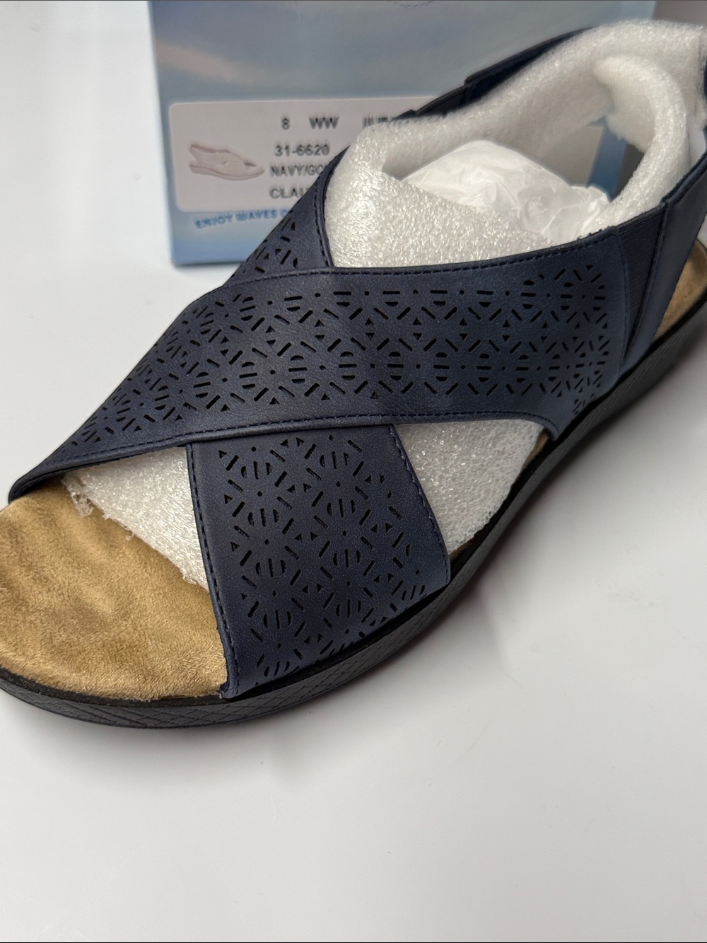 easy street CLAUDIA Navy Laser-Cut Cross-Strap Sandal SZ 8WW